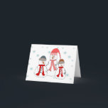 Tarjeta Festiva Srtas. Snowman, arte caprichoso de los niños de<br><div class="desc">Srtas. felices Snowman o la mujer de la nieve se coloca en la nieve con sus muñecos de nieve de dos niños que sonríen y que agitan a la gente que pasa cerca. Este diseño de tarjeta sería grande para el bonito mucha cualquier ocasión que usted quiera para enviar una...</div>