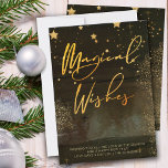 Tarjeta Festiva Starry Winter Night Magical Wiers Script Gold<br><div class="desc">Noche de invierno estrellada Deseos mágicos tarjeta de Navidades con elegante caligrafía de escritura dorada. Esta moda y diseño moderno combinan trazos de brochas acuáticas, estrellas doradas, resplandor de estrellas, polvo de oro y un bosque nublado. Está escrito a mano con los deseos mágicos y la plantilla está configurada para...</div>