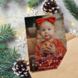 Tarjeta Festiva String Luces Merry Bright Navidades Big Photo<br><div class="desc">Tarjeta fotográfica navideña fresca y brillante impresa con luces de cuerda pastel en rojo,  rosa,  menta y amarillo con mora y brillante en un guión virgen y giratorio.</div>