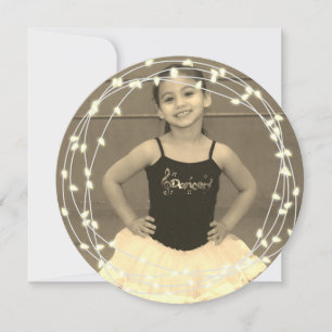 Tarjeta Festiva Su foto con los filamentos de las luces blancas