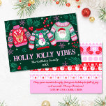 Tarjeta Festiva Sudores feos con Santa, renos y hombres de nieve<br><div class="desc">Este riquísimo diseño de suéter presenta tres puentes con Santa, renos y hombres de nieve rodeados de bayas y bayas, vegetación y copos de nieve. En la parte trasera de la tarjeta hay un feo diseño de suéter y espacio para añadir tu propio mensaje corto. Puedes personalizar de todos los...</div>
