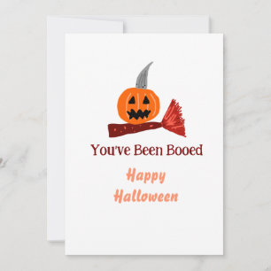 Tarjeta Festiva Te han abucheado feliz Halloween escoba de calabaz