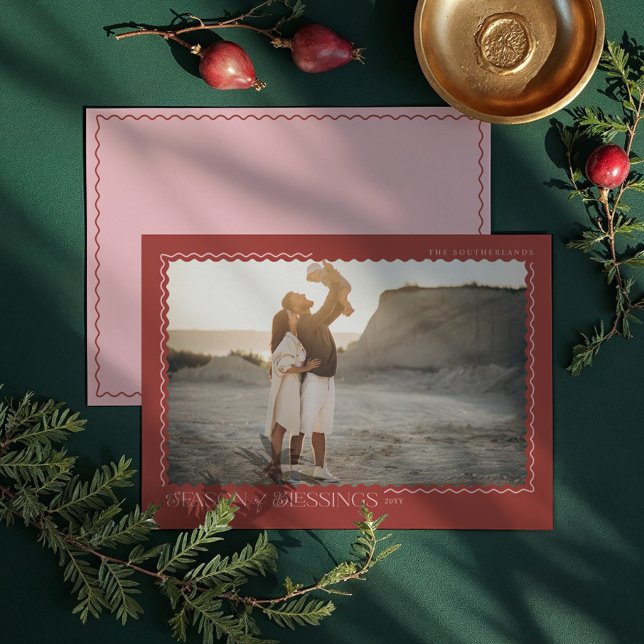 Tarjeta Festiva Temporada de bendiciones Wavy Modern Minimal Photo (Season of Blessings Wavy Modern Minimal Photo Holiday Card)