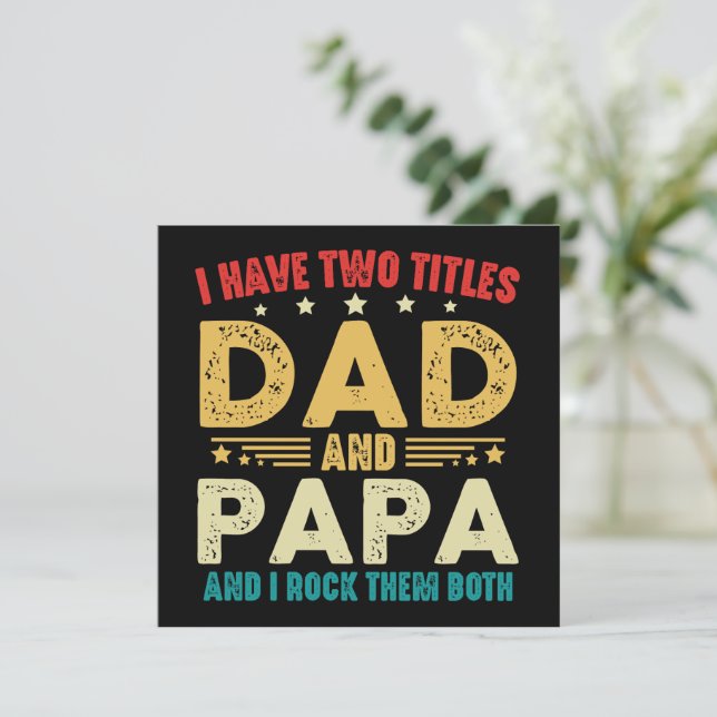 Tarjeta Festiva Tengo dos títulos: Papá y papá, Día del Padre Grac (Anverso de pie)