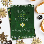 Tarjeta Festiva Tipografía Negrita Paz Verde Alegría Amor Copo de<br><div class="desc">“Paz, alegría y amor”. Una divertida y juguetona ilustración de láminas de oro y copos de nieve blancos y tipografía moderna sobre un fondo de acuarela de mármol verde oscuro rico y profundo te ayuda a recibir la temporada navideña. Copos de nieve blancos adicionales y puntos de confeti enmarcan la...</div>