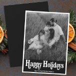 Tarjeta Festiva Tipografía retro de moda foto negra feliz<br><div class="desc">Envíe sus mejores deseos esta temporada con nuestra moderna tarjeta de vacaciones Black Photo Happy de la tipografía retro. Con una elegante foto familiar en blanco y negro, esta tarjeta combina sin esfuerzo el minimalismo moderno con un toque de elegancia vintage. La tipografía audaz y sencilla y el diseño limpio...</div>