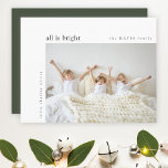 Tarjeta Festiva Todo es brillante Navidades mínimos niños foto ver<br><div class="desc">Elegante foto de vacaciones tarjeta plana de bienvenida con tipografía clásica "todo es brillante" en negro sobre un fondo blanco limpio y simple y un color verde oscuro del bosque al revés. La foto y el texto se pueden personalizar fácilmente para un toque personal. Un diseño de navidades sencillo, minimalista...</div>