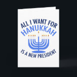 Tarjeta Festiva Todo lo que quiero es un nuevo presidente<br><div class="desc">Todo lo que quiero para Hanukkah es un nuevo presidente. Un nuevo presidente sería un gran regalo para esta persona judía. Un buen regalo contra Trump para un judío que quiere destituir a Donald Trump. Resista con este diseño de la menorah azul.</div>