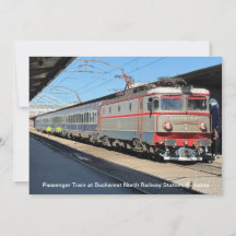 Tren de pasajeros en la estación de tren de Bucare