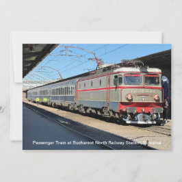 Tarjeta Festiva Tren de pasajeros en la estación de tren de Bucare