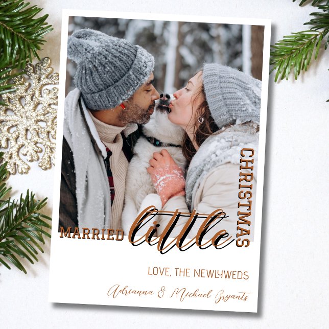 Tarjeta Festiva Trendy Brown Calligraphy Married Little Christmas (Subido por el creador)