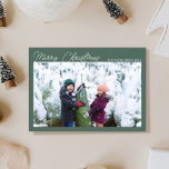 Tarjeta Festiva Tres Collages de fotos de Green Script Feliz Navid<br><div class="desc">Esta sencilla y moderna tarjeta de doble cara de ferias navideñas en verde sabio oscuro cuenta con una plantilla para tres fotos más texto totalmente editable para que pueda elegir su saludo favorito.</div>
