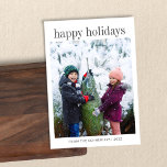 Tarjeta Festiva Tres fotos verticales de tipografía negra feliz<br><div class="desc">Esta sencilla y moderna tarjeta de vacaciones de doble cara presenta una plantilla para tres fotos verticales más texto totalmente editable para que pueda elegir su saludo favorito.</div>