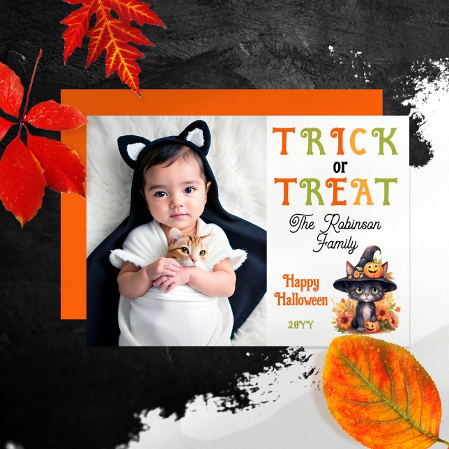 Tarjeta Festiva Trick de foto de Gorra de bruja de gato lindo o tr ("Trick or Treat" your friends and family with this cute cat in a witches hat Halloween photo card!)