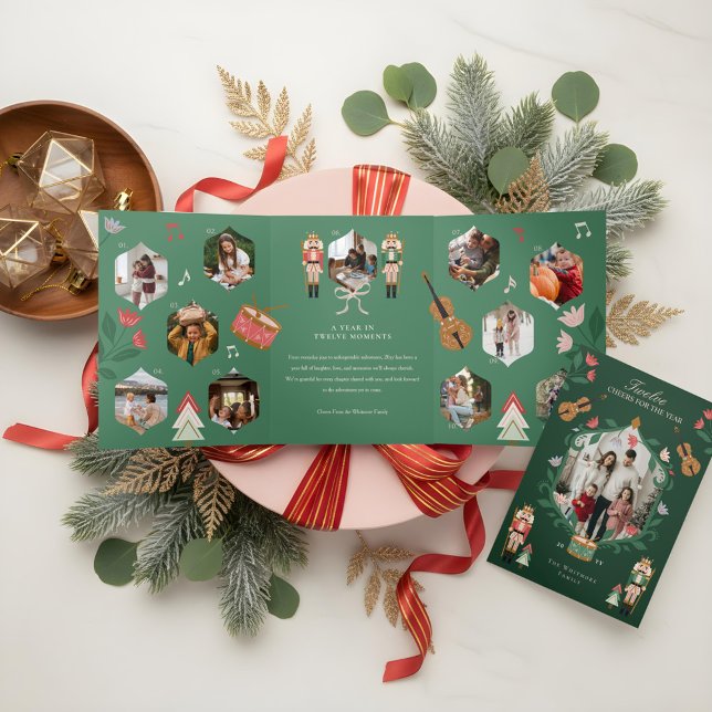 Tarjeta Festiva Tríptica Año Nutcracker En La Revisión De 12 Fotos Familiar (Nutcracker Year In Review 12 Family Photos Moments Tri-Fold Holiday Card)