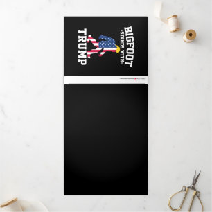 Tarjeta Festiva Tríptica Bigfoot Apoya a Trump Elecciones 2024