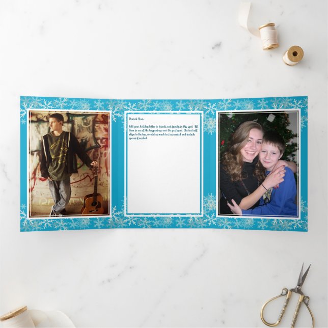 Tarjeta Festiva Tríptica Carta de Navidades azules y fotos (Interior)