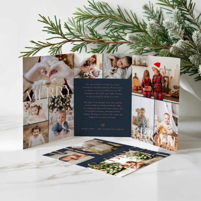 Tarjeta Festiva Tríptica Collage de fotos de familia audaz moderno y brilla (Merry & Bright Modern Bold Family Photo Collage Tri-Fold Navy Blue Holiday Card (Inside))