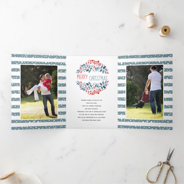 Tarjeta Festiva Tríptica Collage fotográfico de bayas de coral y Navidades  (Interior)