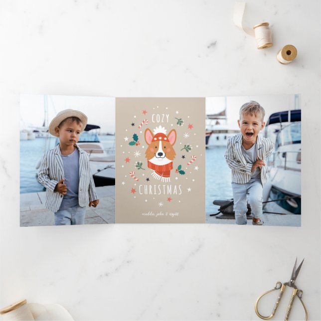 Tarjeta Festiva Tríptica Corgi Acogedor - Calor de Navidad (Interior)
