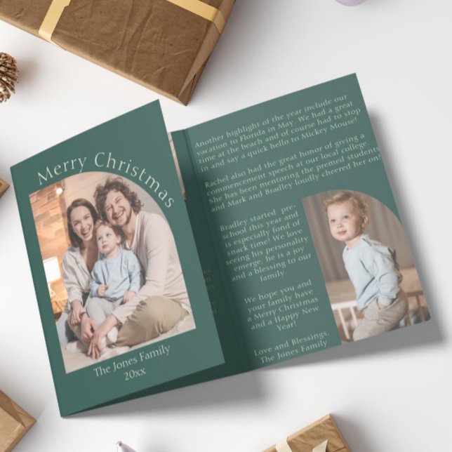 Tarjeta Festiva Tríptica Green Modern Arch Year in Review Family Update (green arch photo year in review christmas card modern boho)