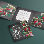 Tarjeta Festiva Tríptica Holly Jolly | Multifoto Rustica Cuta<br><div class="desc">Añada un total de ocho fotos a este diseño festivo y rústico de tarjeta fotográfica de vacaciones en un único tríplio adornado con estribos rojos y verdes sobre un fondo de pizarra. Front contiene tres fotos cuadradas con "tener Navidades huecos" en tipografía con escritura con letras a mano. Personalice el...</div>