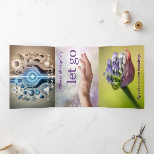 Tarjeta Festiva Tríptica Manifestaciones, abiertas a recibir (Interior)