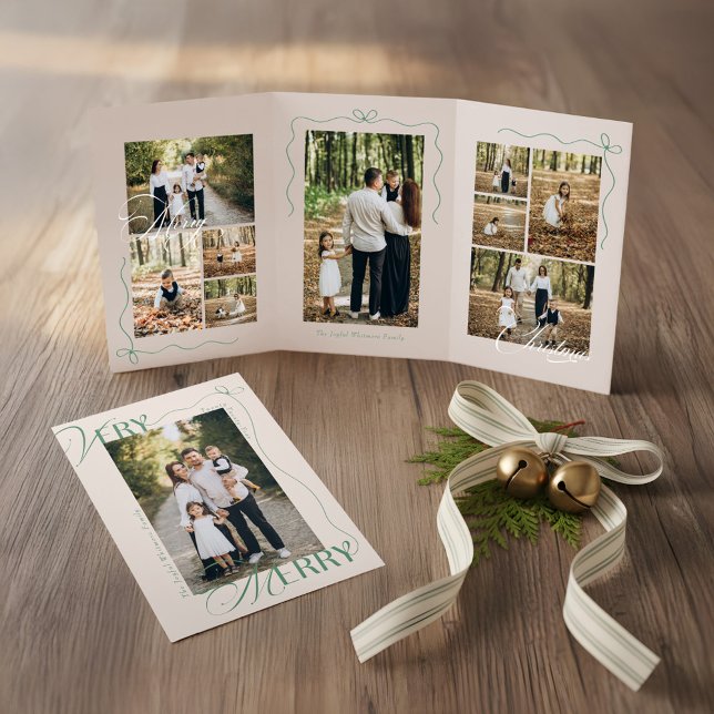 Tarjeta Festiva Tríptica Minimal Bow Very Merry Photo Collage Christmas (Minimal Bow Very Merry Photo Collage Christmas Tri-Fold Holiday Card)