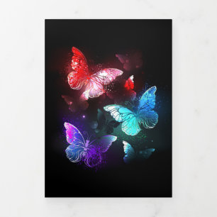 Tarjeta Festiva Tríptica Tres mariposas brillantes sobre fondo nocturno