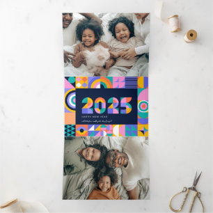 Tarjeta Festiva Tríptica Vibrante Año Nuevo 2025