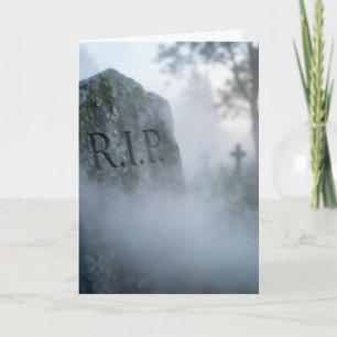 Tarjeta Festiva Tumba de Halloween R.I.P. en niebla