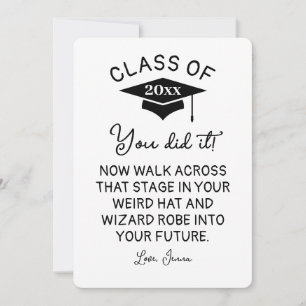 Tarjeta Festiva Túnica y Sombrero de Mago Graduación 2026 Divertid