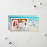 Tarjeta Festiva Turquoise Ocean Beach Christmas Photo Card<br><div class="desc">Playa tropical océano familia tarjeta de foto navideña. Las estrellas blancas y el agua de la maraña acuática decoran las tarjetas largas con una sola plantilla fotográfica. "Feliz Navidad y Feliz Año Nuevo" es la muestra de saludos con un lugar para una firma.</div>