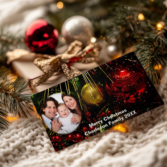 Tarjeta Festiva Tus ornamentos de fotos rojas y oro (Your Photo Red & Gold Ornaments Holiday Card)
