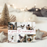 Tarjeta Festiva Un año para recordar | Año en Collage de fotos de<br><div class="desc">Cree una atractiva tarjeta estilo año a año para la familia y amigos de estos Navidades compartiendo fotos de los momentos especiales de su familia. El moderno diseño de la tarjeta navideña cuenta con seis fotos favoritas en un diseño de collage, con el nombre de tu familia y "Un año...</div>