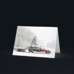 Tarjeta Festiva Un Camión Cubierto De Nieve Se Sienta En Un Campo<br><div class="desc">Un camión cubierto de nieve se sienta en un campo durante la temporada navideña de los Navidades © y ® Bigstock® - Todos los derechos reservados.</div>
