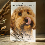 Tarjeta Festiva Un Mascota Divertido Se Licó Los Sobres | Navidade<br><div class="desc">Encanta a tus amigos y familia con una tarjeta personalizada de Navidades mascotas que combina perfectamente el humor y la alegría de las vacaciones. Con una divertidísima foto de tu perro y el lúgubre dicho "AYUDÉ A LLAMAR A LOS ENVELOPES", esta carta, con un ingenioso saludo de 'FELIZ HOWLIDAYS', seguramente...</div>