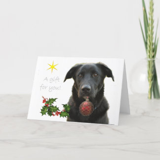 Tarjeta Festiva Un nuevo labrador negro que trae regalos