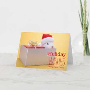 Tarjeta Festiva Un regalo envuelto y un conejo con Santa