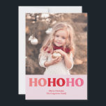 Tarjeta Festiva Vacaciones modernas simples | Foto roja y rosa 2<br><div class="desc">Esta sencilla tarjeta de vacaciones Cute presenta el texto que se ha diseñado con un estilo retro moderno. Hay un punto en la parte delantera para poner un pequeño mensaje y tu nombre. En la parte trasera hay una gran foto. Colores y diseños adicionales disponibles en nuestra tienda zazzle -...</div>