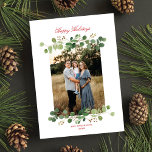 Tarjeta Festiva Verde de invierno festivo Elegante Botánico 1 Foto<br><div class="desc">Esta elegante tarjeta fotográfica de vacaciones cuenta con un hermoso borde fotográfico de color acuático combinado con un guión moderno de caligrafía. Este diseño se adapta a una foto vertical. El respaldo es un blanco clásico que también es personalizable. Se puede añadir texto y/o fotos adicionales a la parte posterior...</div>