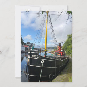 Tarjeta Festiva Vic32 Puffer Boat en la cuenca del Canal de Crinan