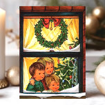 Tarjeta Festiva Vintage Christmas Window With Kids<br><div class="desc">Vintage Ventana De Navidad Con Tarjeta De Festividad Para Niños. Este diseño cuenta con tres niños mirando por la ventana de un Navidad cubierto de nieve con una corona. Qué hermosa escena de vacaciones retro. Personalice este diseño personalizado con su propio saludo interno.</div>