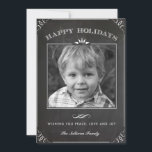 Tarjeta Festiva Vintage Faux Chalkboard Happy Holidays Photo<br><div class="desc">Envíe sus deseos de vacaciones a amigos y familiares con esta tarjeta de vacaciones de personalizable. Esta foto tarjeta de vacaciones muestra un falso patrón de pizarra. Personalice agregando sus detalles. Esta tarjeta de vacaciones personalizado está disponible en otros colores y en el material de cartón. Los elementos coincidentes están...</div>