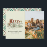 Tarjeta Festiva Vintage Merry Christmas Family Photo Plage<br><div class="desc">Navidades de fotos familiares con tarjetas de vacaciones con un vintage diseño de tipografía "Feliz Navidad". Personalizado con tu foto,  saludo y el nombre de tu familia. Esta carta de Navidades se revierte a coordinar el diseño de marfil,  rojo y turquesa de manta verde.</div>