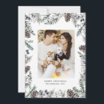 Tarjeta Festiva Vintage Winter Greenery Merry Christmas Photo Card<br><div class="desc">Nuestra colección de "zonas verdes invernales" cuenta con una vegetación minimalista de pino acuático, excelente para sus cartas e invitaciones, pero también para otros artículos de papelería y muchos más. El tipo de letra Serif junto con el tipo de letra de guión elegante es fácil de personalizar. Consulta nuestra tienda...</div>