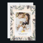 Tarjeta Festiva Vintage Winter Greenery Merry Christmas Photo Card<br><div class="desc">Nuestra colección de "zonas verdes invernales" cuenta con una vegetación minimalista de pino acuático, excelente para sus cartas e invitaciones, pero también para otros artículos de papelería y muchos más. El tipo de letra Serif junto con el tipo de letra de guión elegante es fácil de personalizar. Consulta nuestra tienda...</div>