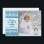 Tarjeta Festiva Warm Winter Wire Snowflake Sweater Foto Azul<br><div class="desc">Envíe WISHES DE INVIERNO CÁLIDOS esta temporada de vacaciones Navidades con una acogedora tarjeta de felicitación de la foto del diseño del patrón de suéter de copos de nieve azul nórdico. ASISTENCIA: Para obtener ayuda con la modificación o personalización del diseño, el cambio de color, el redimensionamiento, la transferencia del...</div>