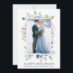 Tarjeta Festiva Watercolor Winter Blue Floral de Nueva York<br><div class="desc">Elegante color de agua verde invierno y azul floral feliz feriado Boda Foto recién casada tarjeta de vacaciones incluye hojas botánicas de invierno,  bayas azules,  flores azules,  algodón y bayas rojas. Dusty Blue and Silver Text.</div>