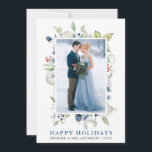 Tarjeta Festiva Watercolor Winter Blue Floral de Nueva York<br><div class="desc">Elegante color de agua verde invierno y azul floral feliz feriado Boda Foto recién casada tarjeta de vacaciones incluye hojas botánicas de invierno,  bayas azules,  flores azules,  algodón y bayas rojas. Dusty Blue and Silver Text.</div>